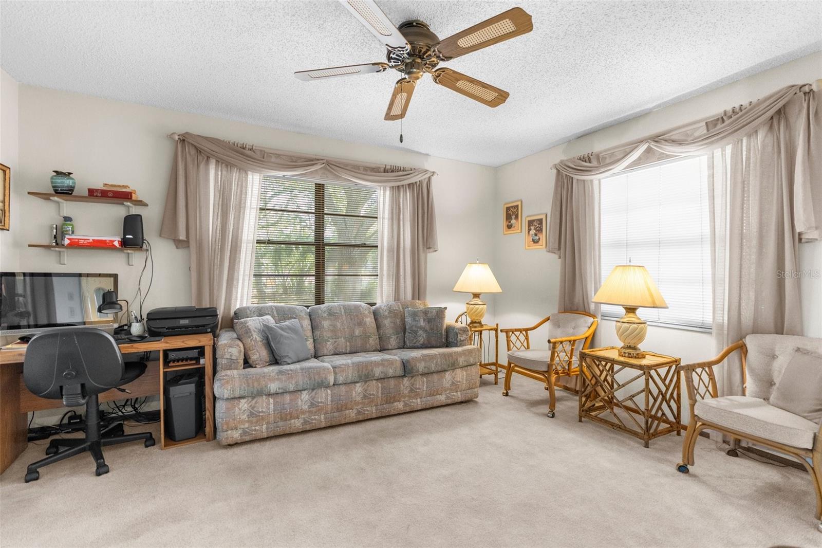 Listing photo id 18 for 2072 Maguire Avenue