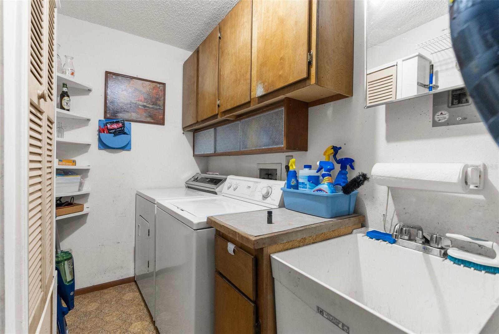 Listing photo id 24 for 2072 Maguire Avenue