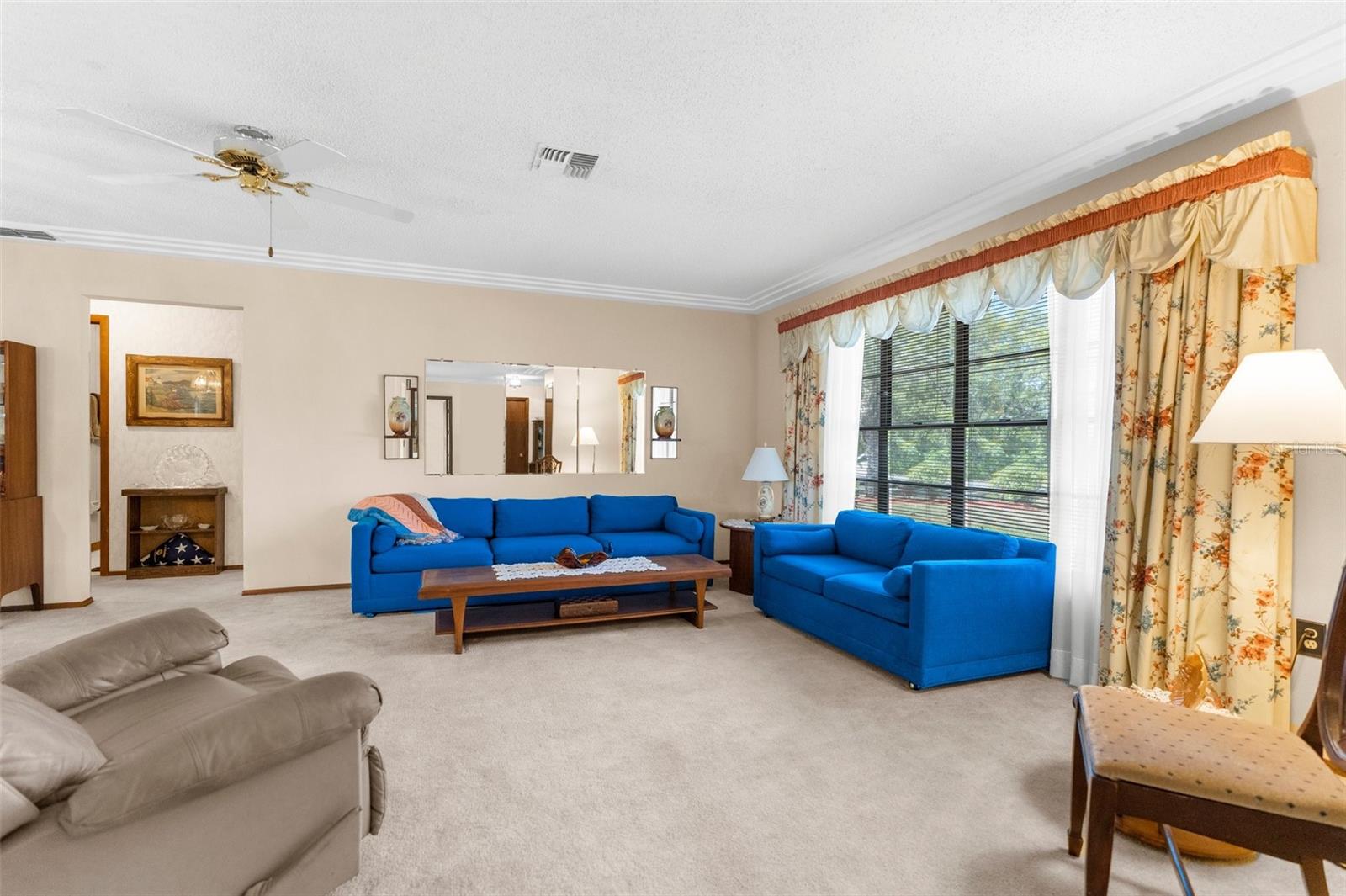 Listing photo id 1 for 2072 Maguire Avenue