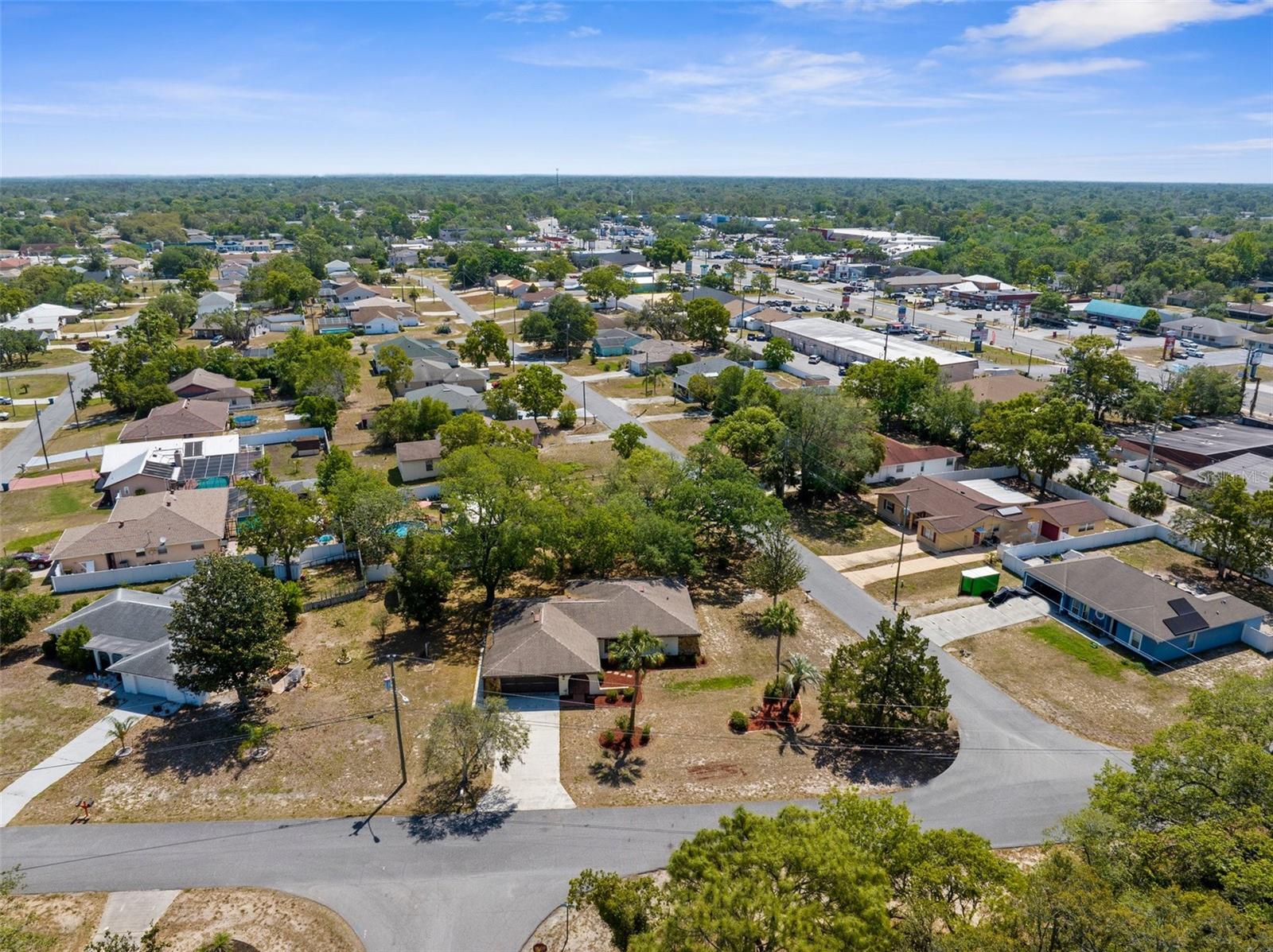 Listing photo id 33 for 2072 Maguire Avenue