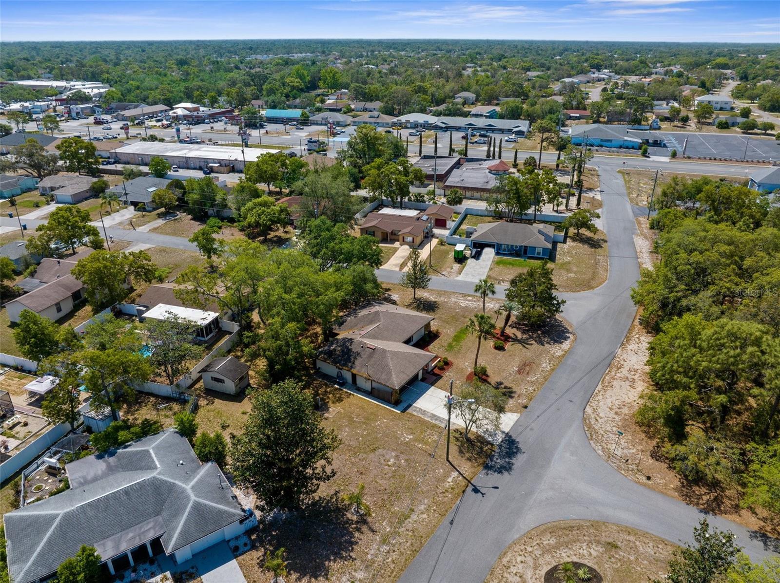 Listing photo id 34 for 2072 Maguire Avenue