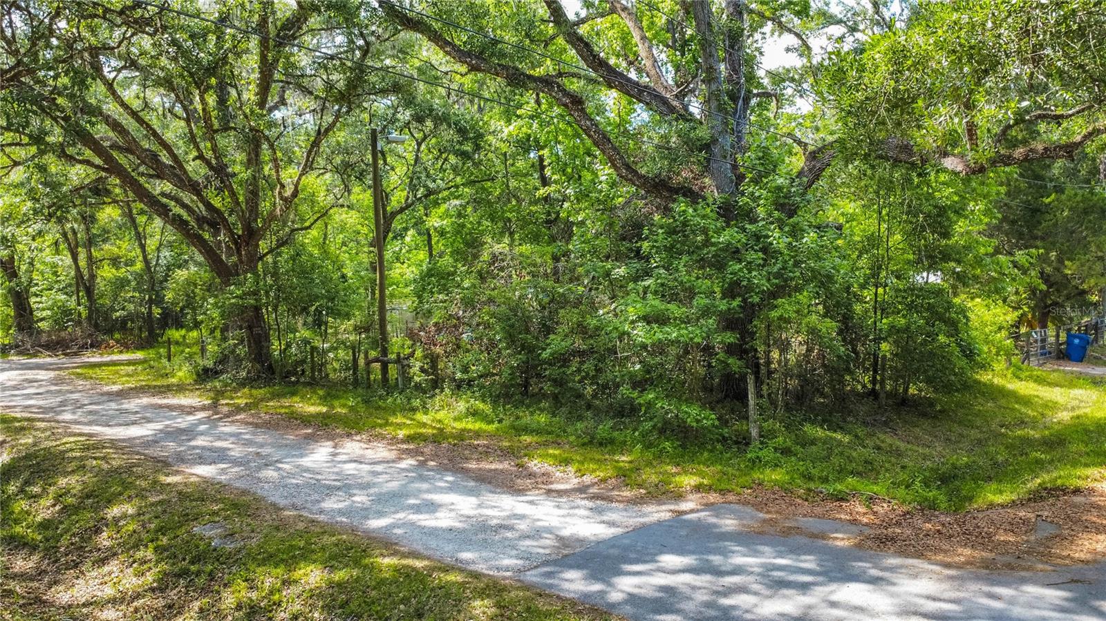 Listing photo id 3 for 21019 Edwards Avenue