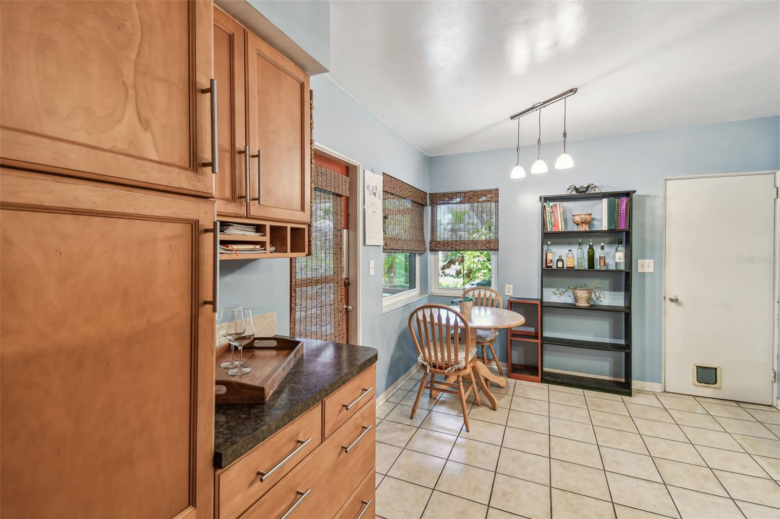 Image 16 of 33 For 220 22nd Avenue Se