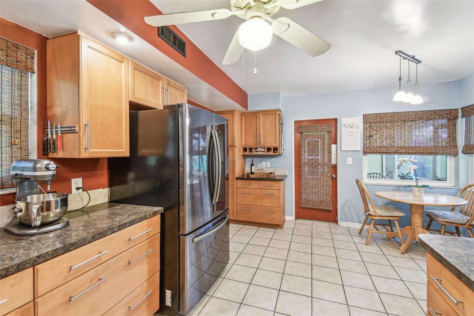 Image 3 of 33 For 220 22nd Avenue Se