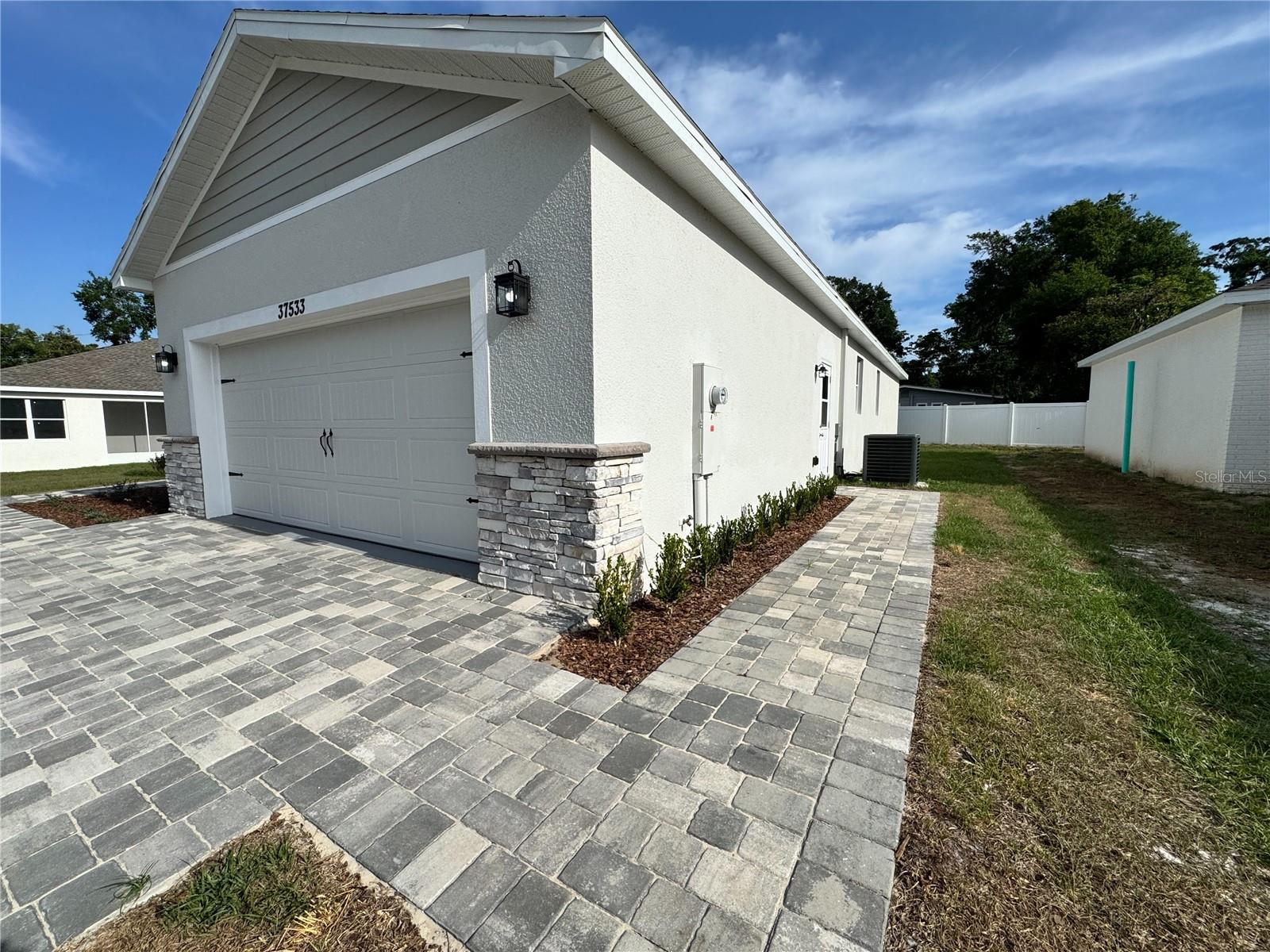 Image 17 of 77 For 37533 Teri Court