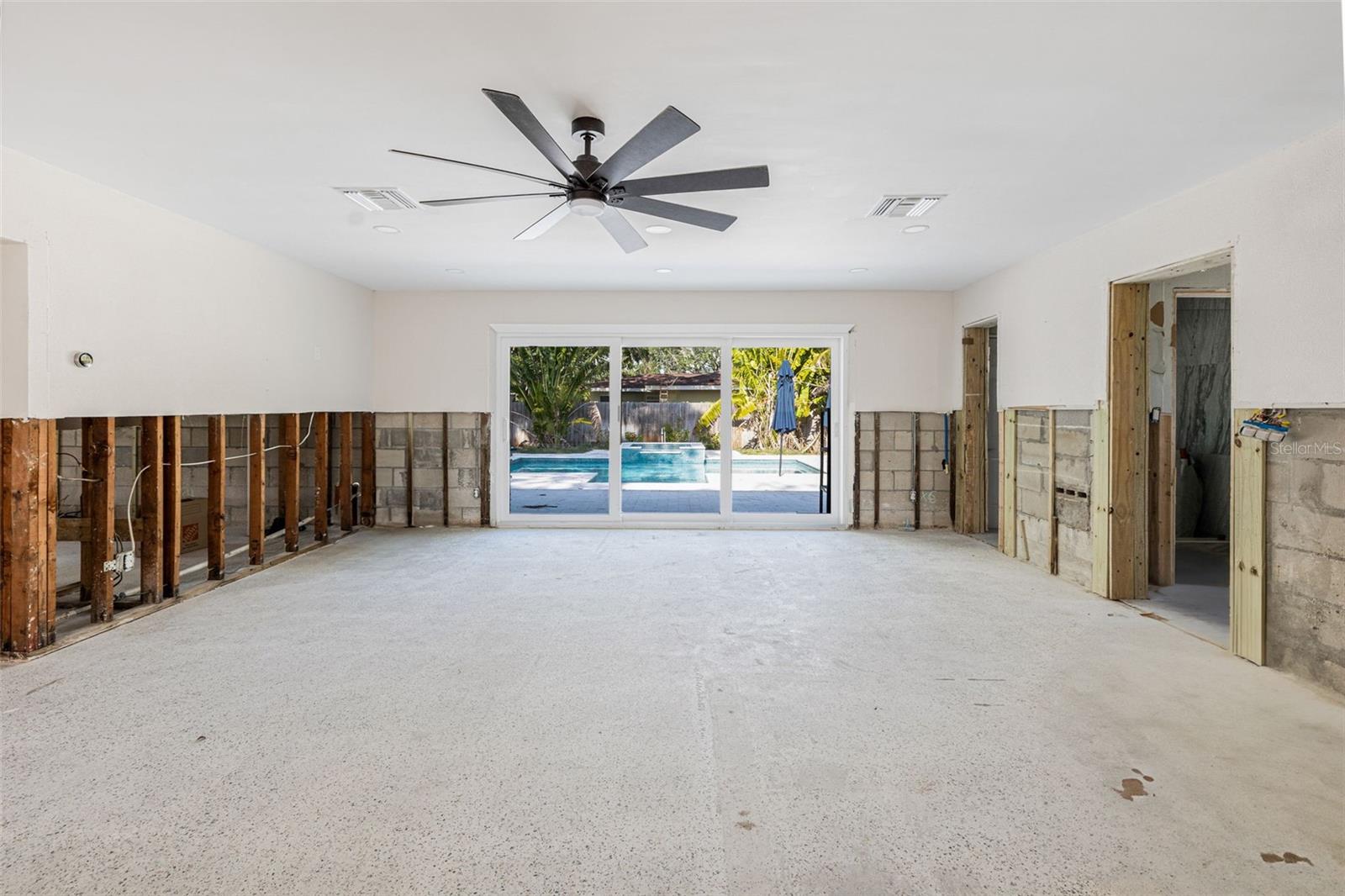 Image 10 of 34 For 4901 Venetian Boulevard Ne