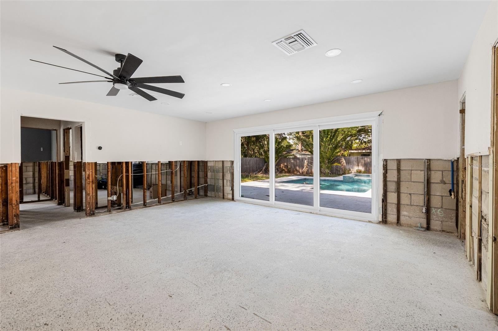 Image 12 of 34 For 4901 Venetian Boulevard Ne