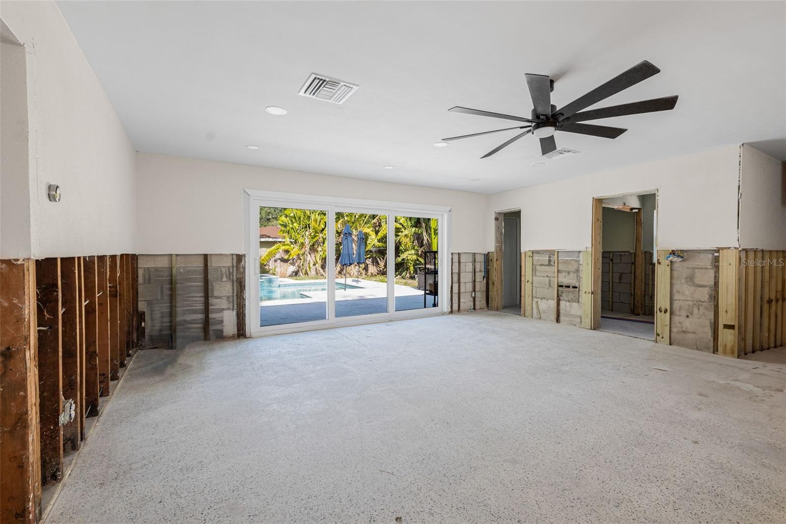 Image 13 of 34 For 4901 Venetian Boulevard Ne