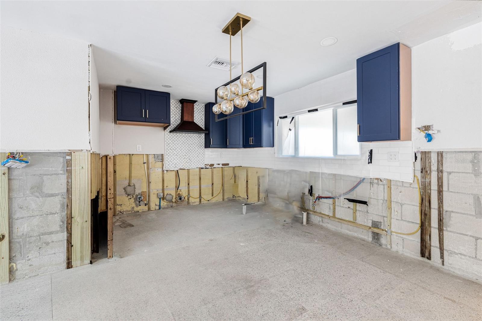 Image 14 of 34 For 4901 Venetian Boulevard Ne
