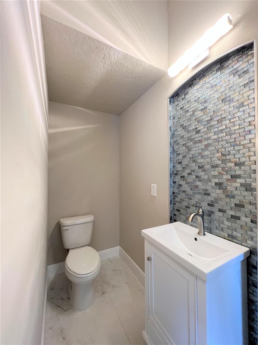 Image 11 of 28 For 2405 North B Street 1