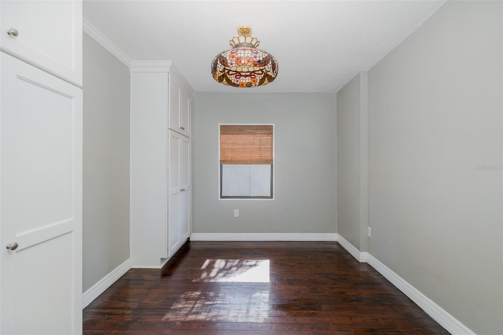 Image 17 of 40 For 1702 Knollwood Street