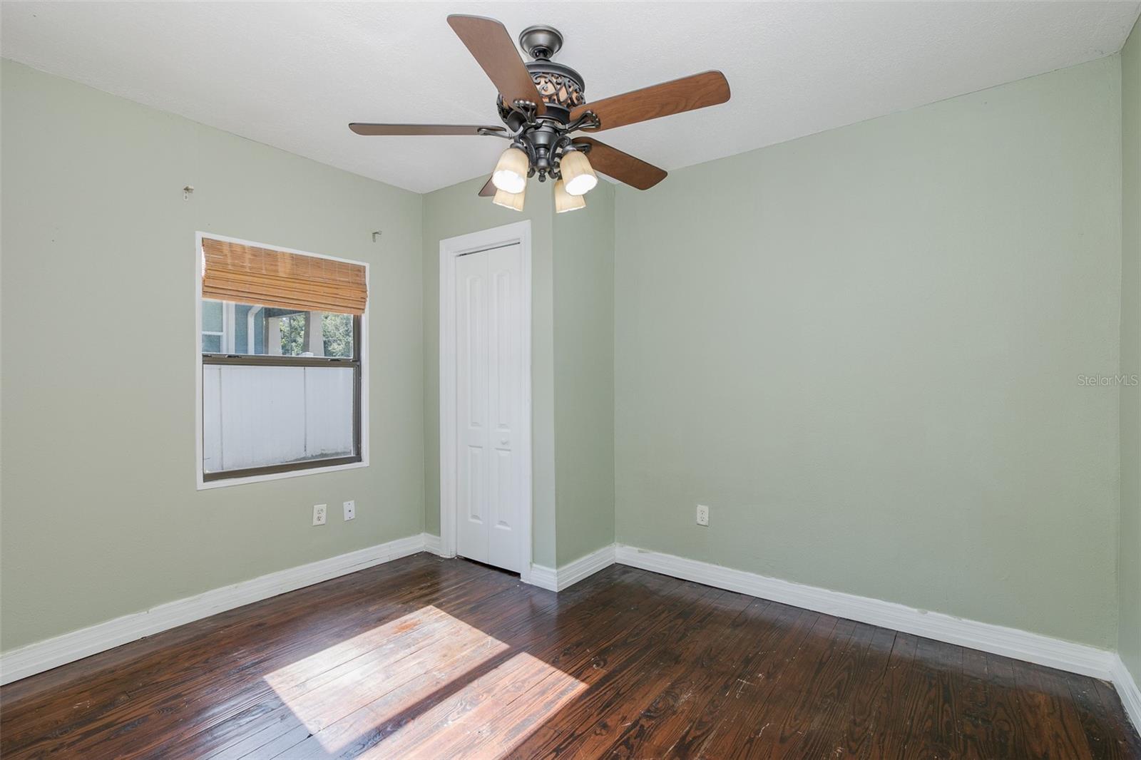 Image 27 of 40 For 1702 Knollwood Street
