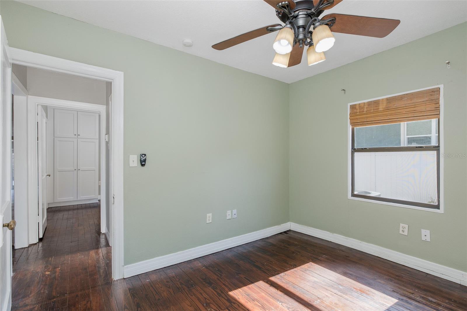 Image 28 of 40 For 1702 Knollwood Street
