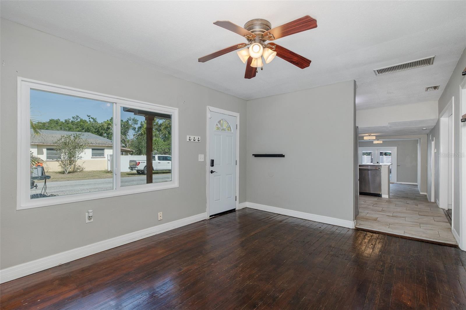 Image 8 of 40 For 1702 Knollwood Street