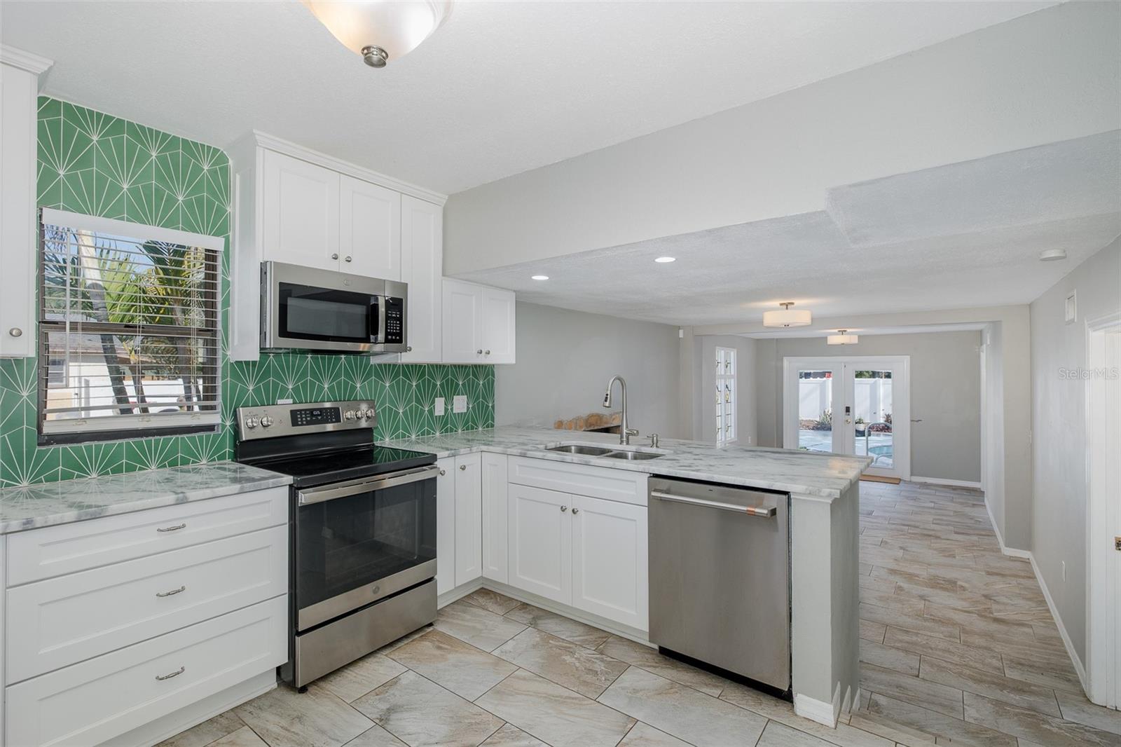 Image 9 of 40 For 1702 Knollwood Street