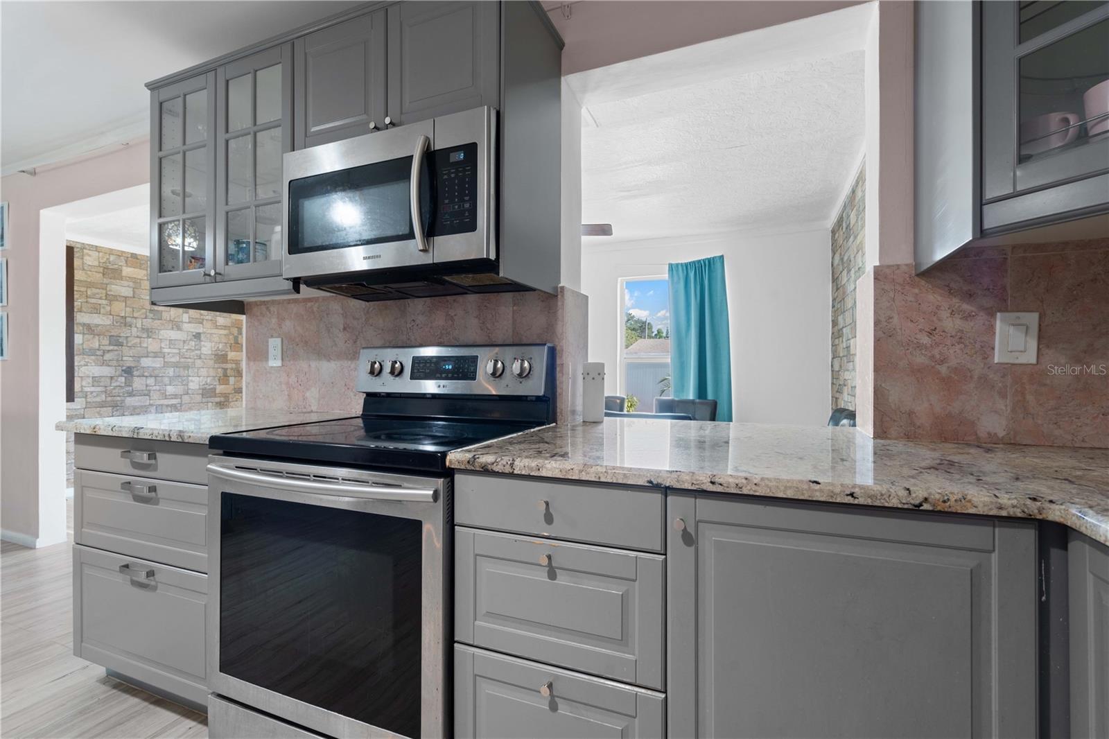 Image 10 of 37 For 1099 7th Avenue Ne
