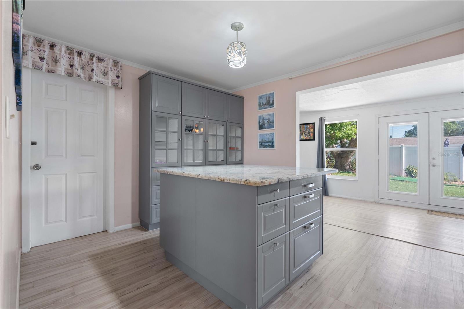 Image 11 of 37 For 1099 7th Avenue Ne
