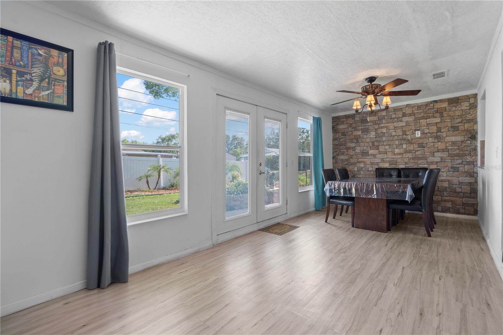 Image 16 of 37 For 1099 7th Avenue Ne