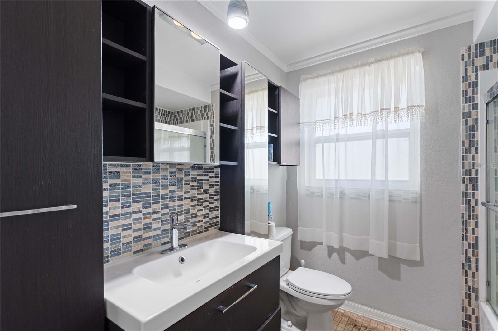 Image 22 of 37 For 1099 7th Avenue Ne