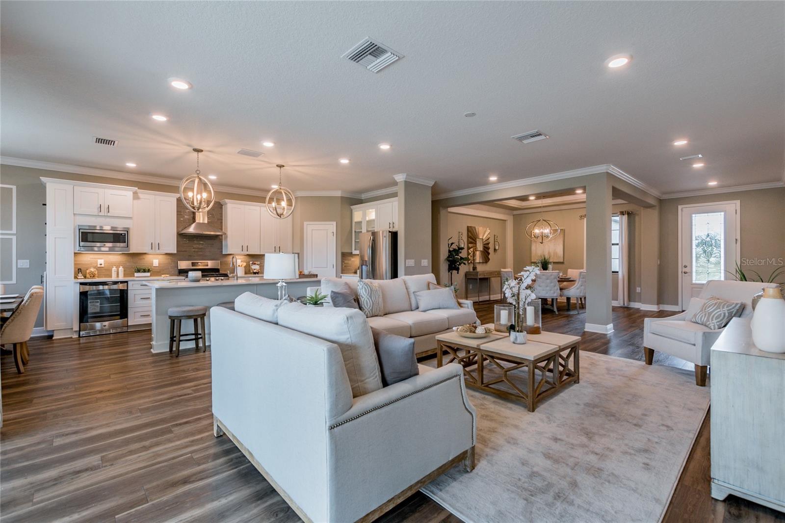 Image 11 of 47 For 712 Estates Boulevard