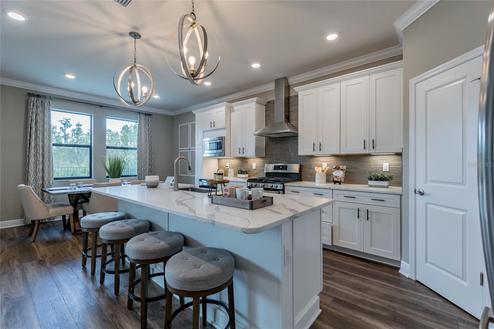 Image 22 of 47 For 712 Estates Boulevard