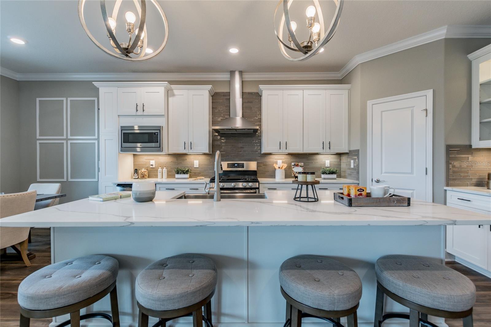 Image 23 of 47 For 712 Estates Boulevard