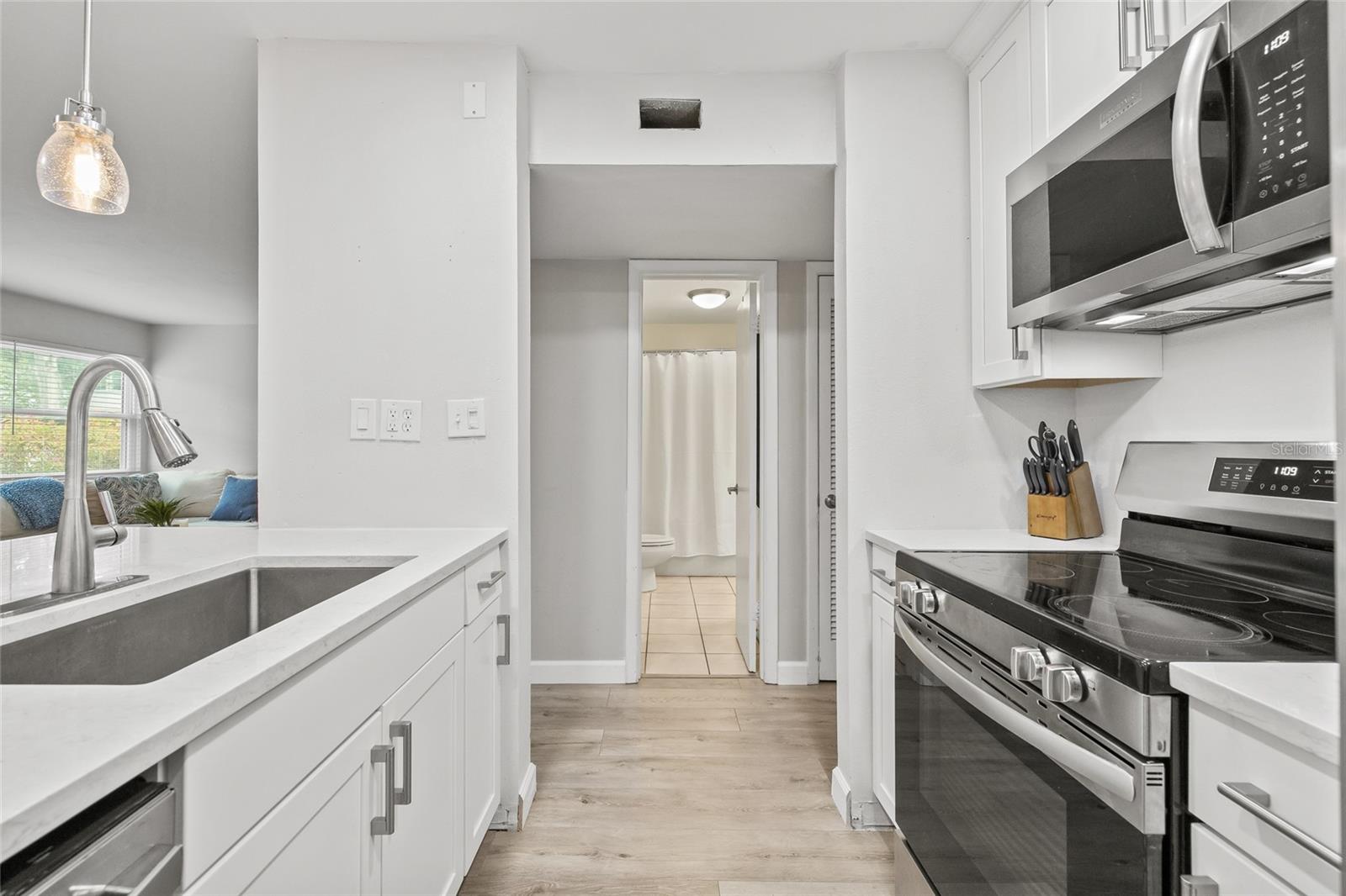 Image 13 of 33 For 3107 Horatio Street 11
