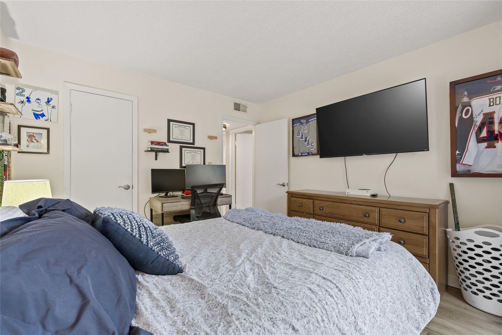 Image 15 of 33 For 3107 Horatio Street 11