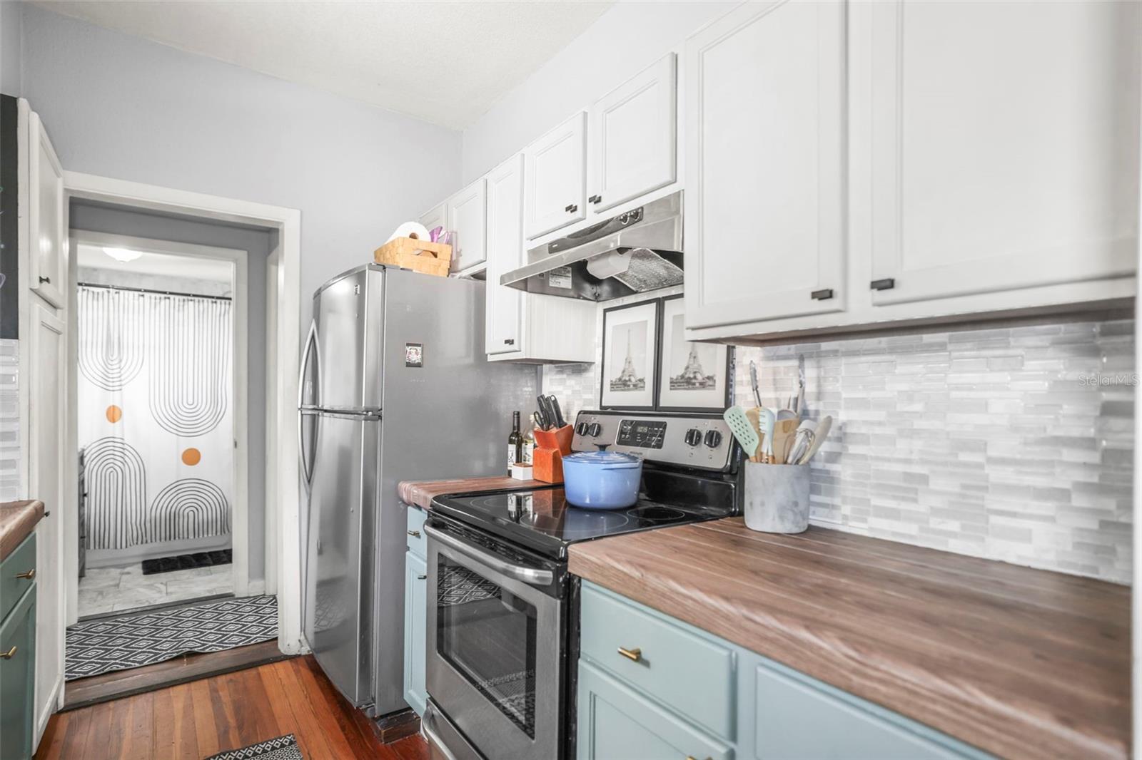 Image 10 of 36 For 2235 Burlington Avenue N