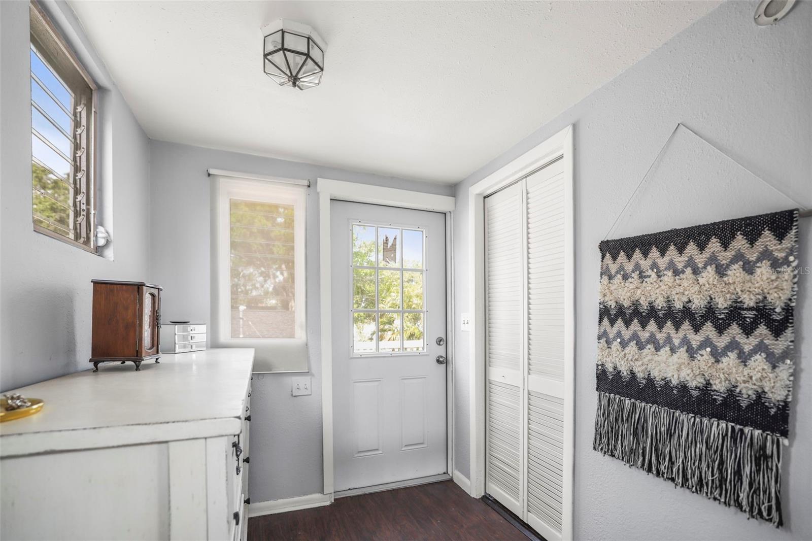 Image 17 of 36 For 2235 Burlington Avenue N