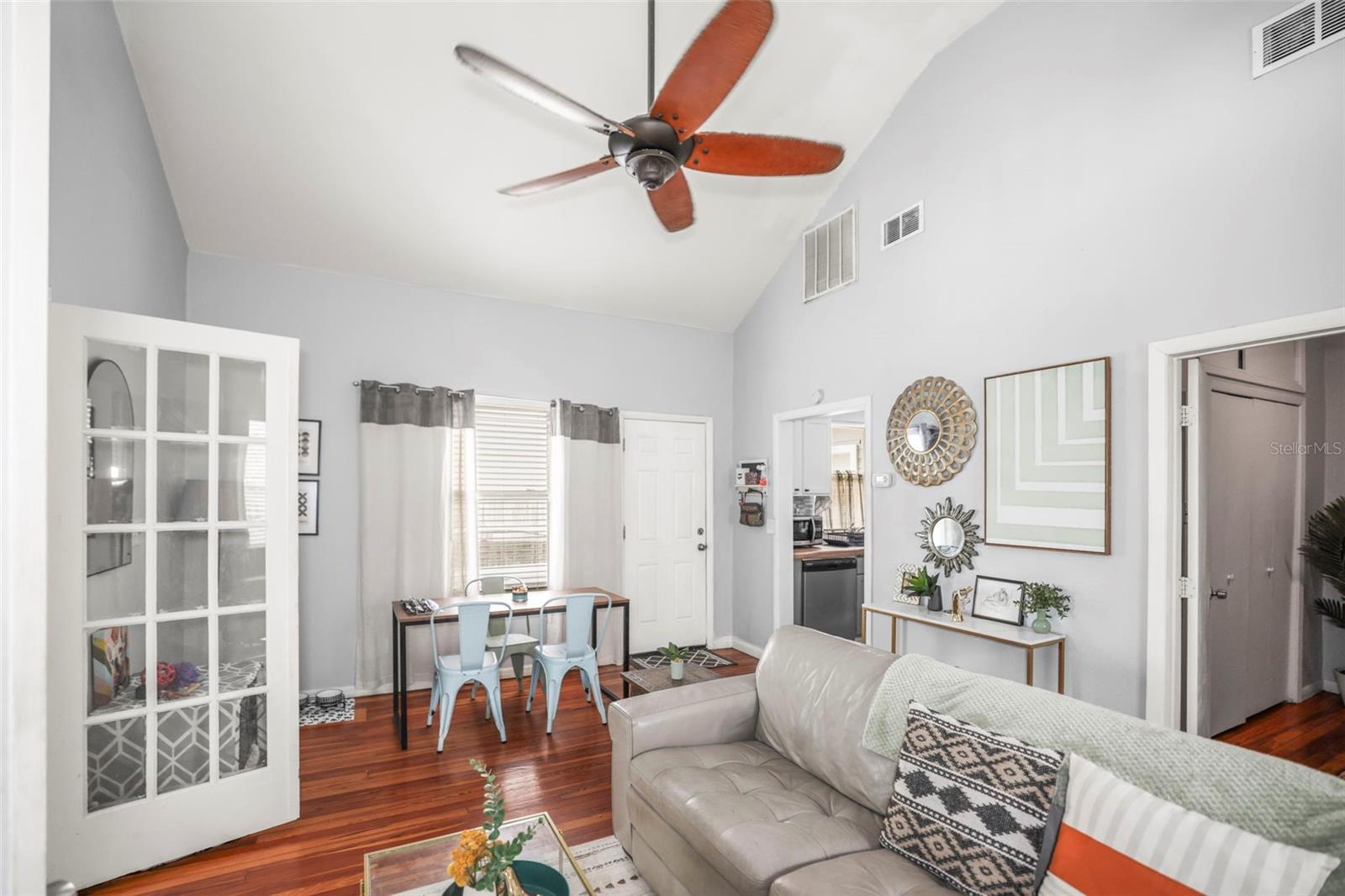 Image 7 of 36 For 2235 Burlington Avenue N