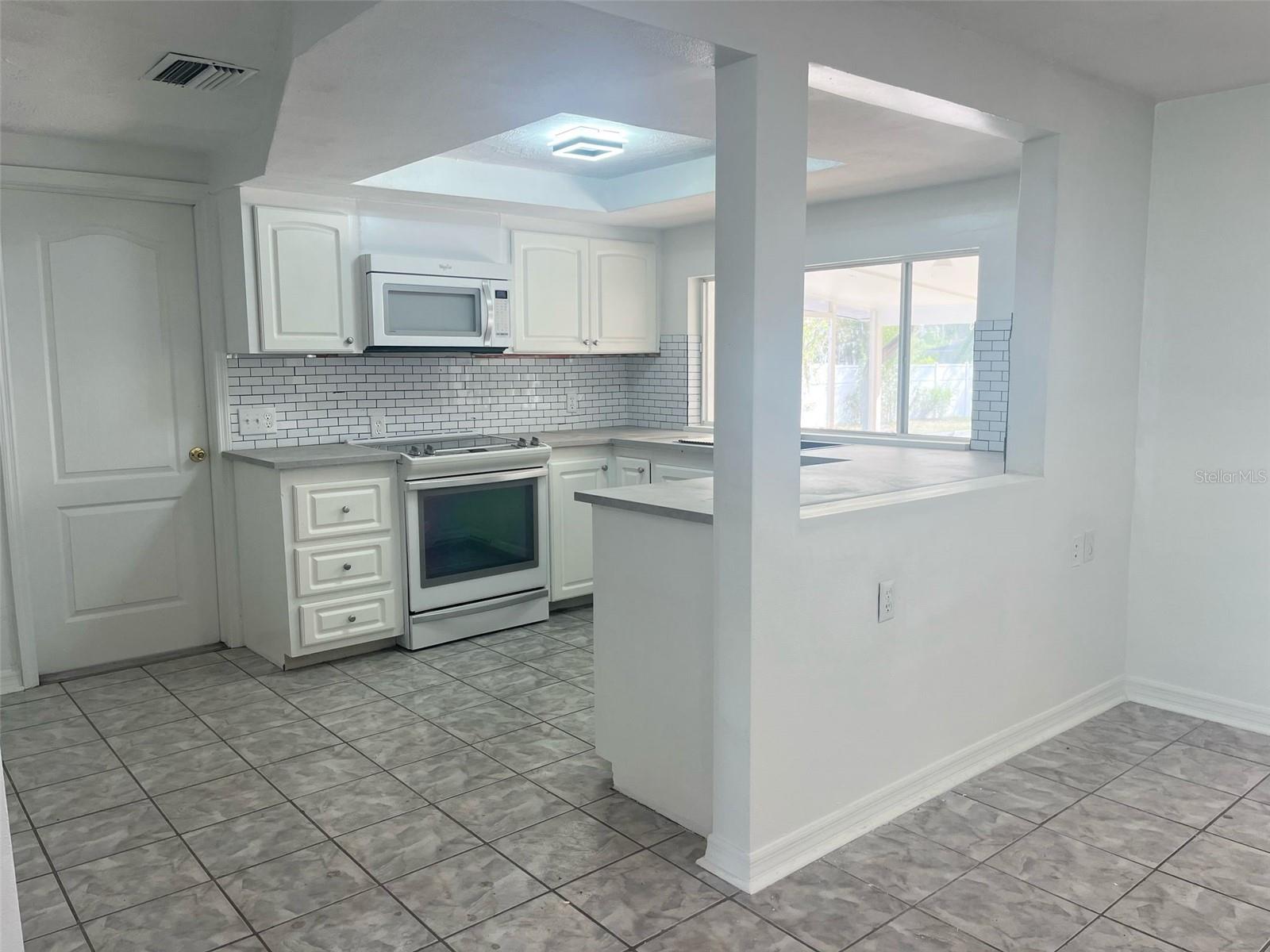 Image 10 of 38 For 11631 Seminole Drive
