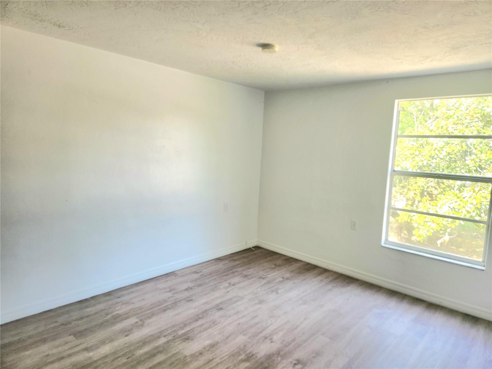 Image 11 of 38 For 11631 Seminole Drive