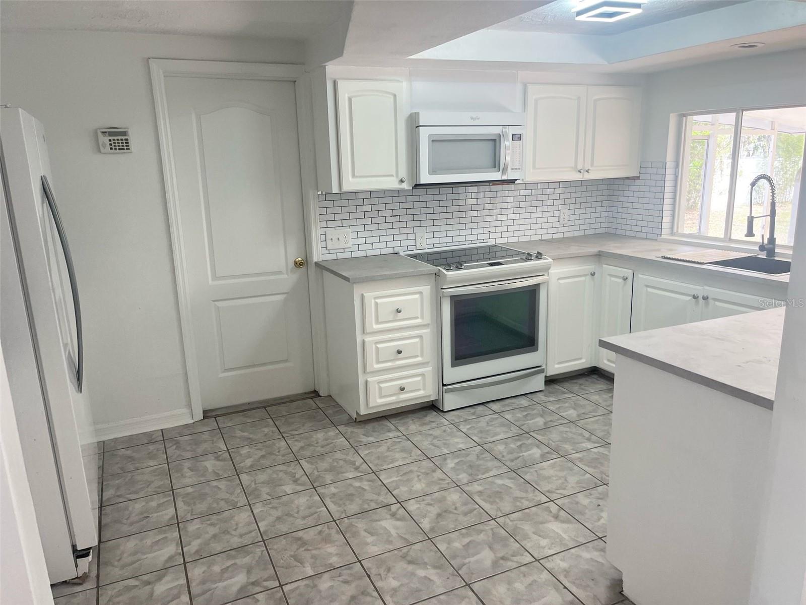 Image 5 of 38 For 11631 Seminole Drive