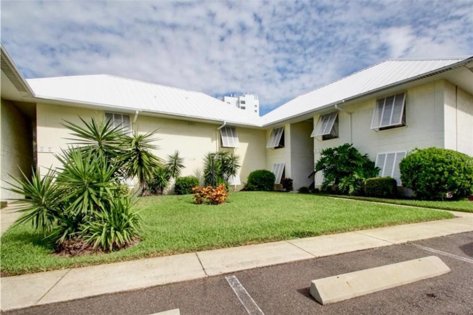 Listing photo id 0 for 7310 Sunshine Skyway Lane S 219
