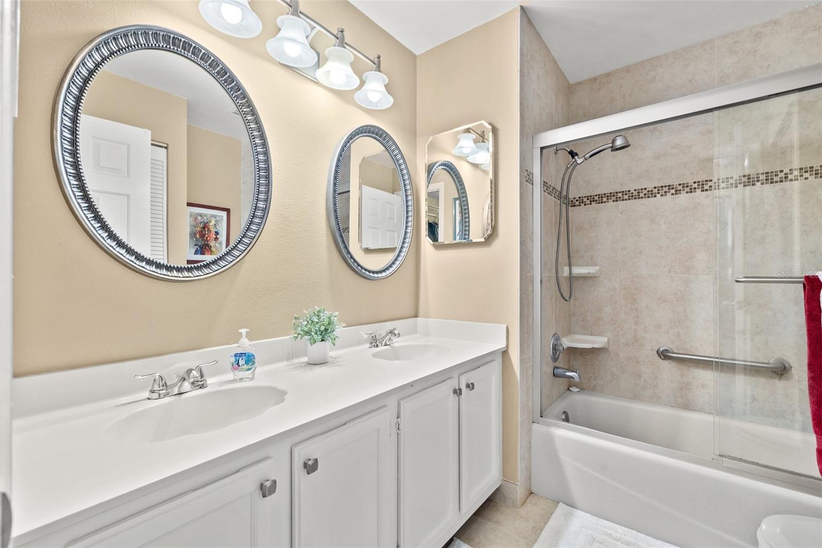 Listing photo id 18 for 7310 Sunshine Skyway Lane S 219