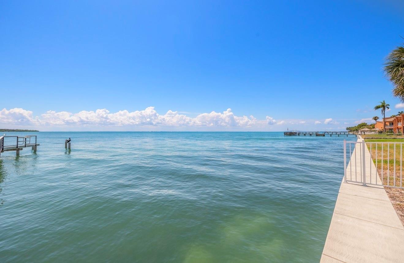 Listing photo id 31 for 7310 Sunshine Skyway Lane S 219
