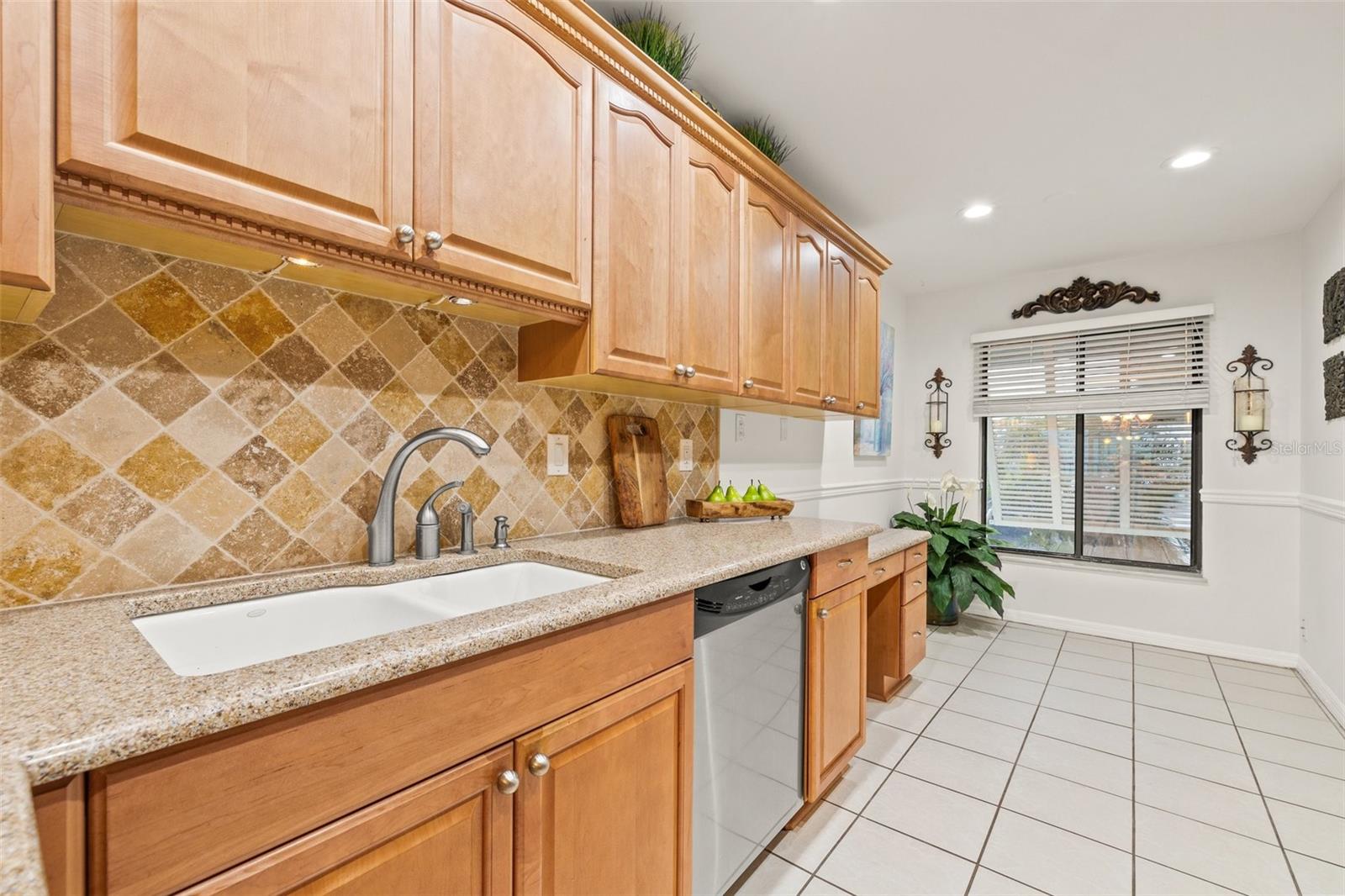 Listing photo id 7 for 7310 Sunshine Skyway Lane S 219