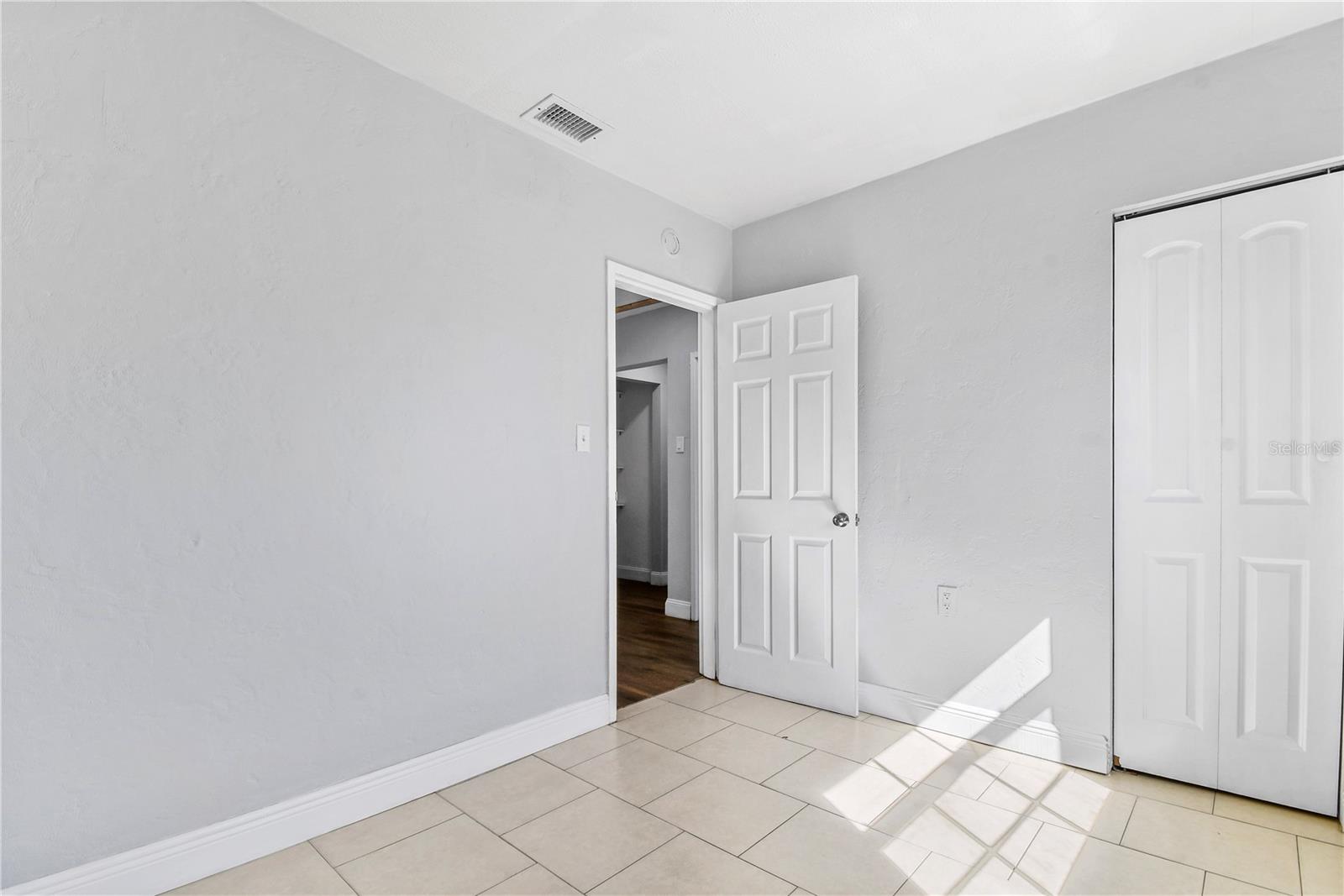 Image 10 of 37 For 2869 36th Avenue N