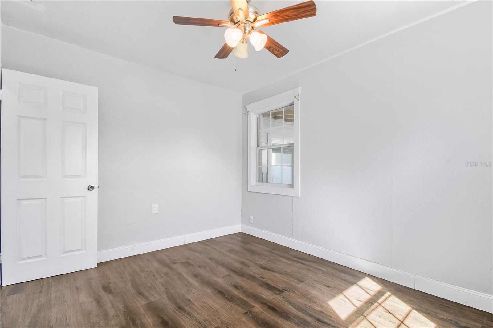 Image 12 of 37 For 2869 36th Avenue N