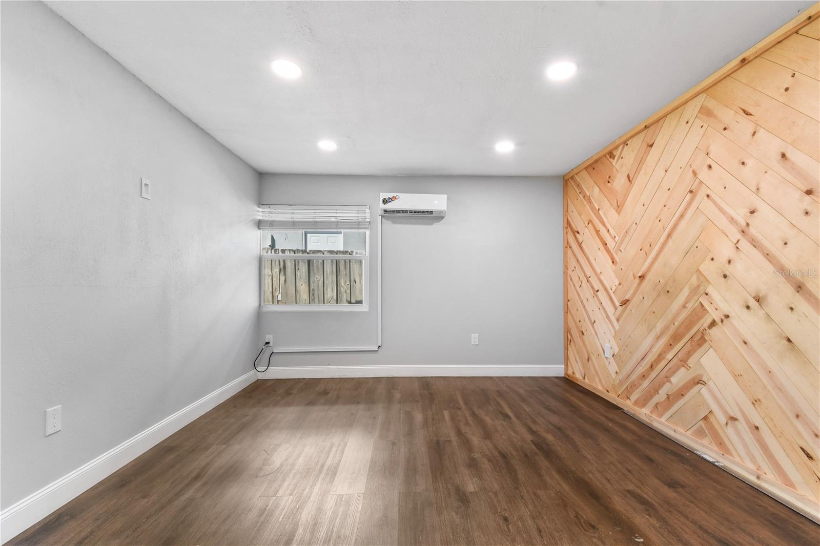 Image 14 of 37 For 2869 36th Avenue N