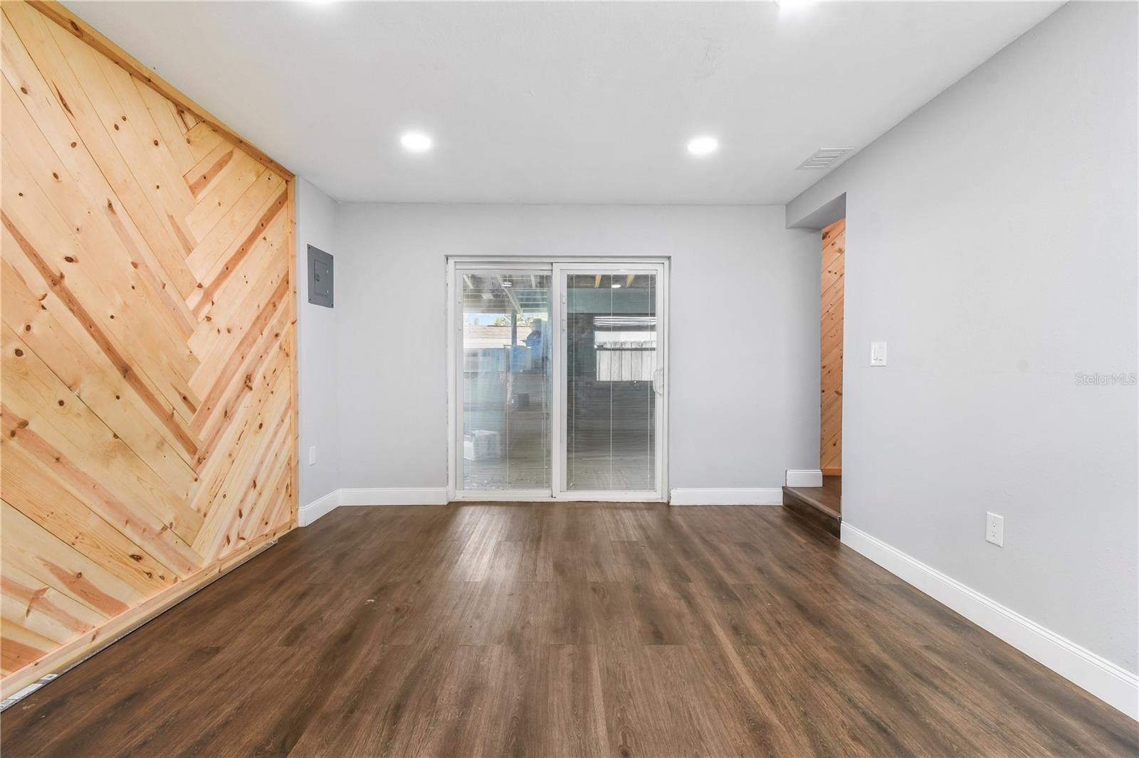 Image 15 of 37 For 2869 36th Avenue N