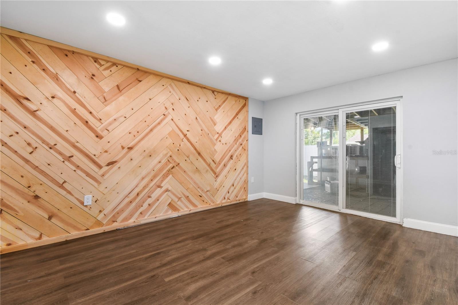 Image 16 of 37 For 2869 36th Avenue N