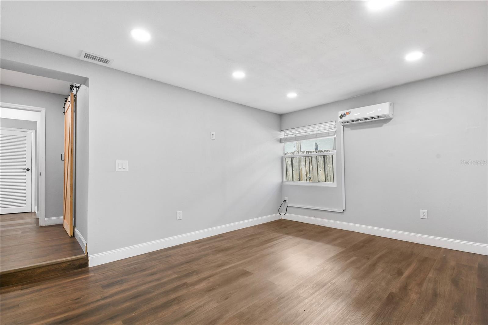 Image 17 of 37 For 2869 36th Avenue N