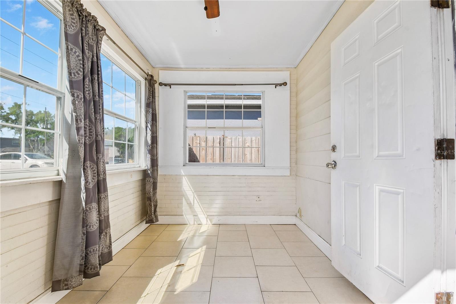 Image 19 of 37 For 2869 36th Avenue N