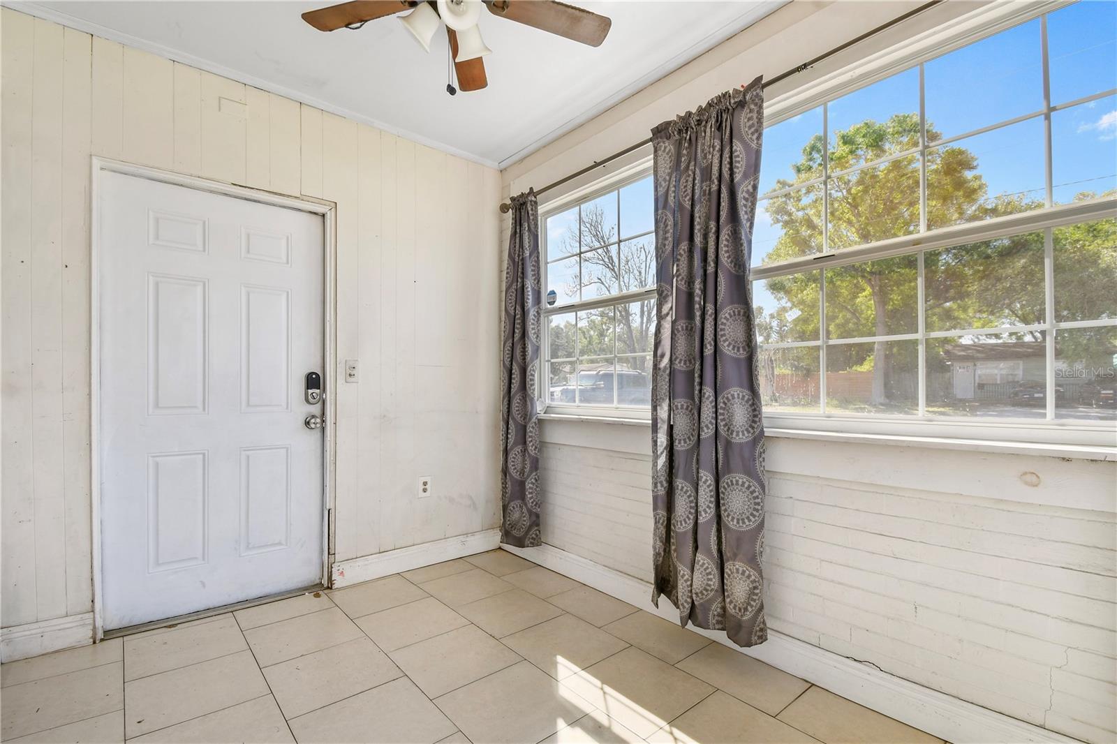 Image 20 of 37 For 2869 36th Avenue N