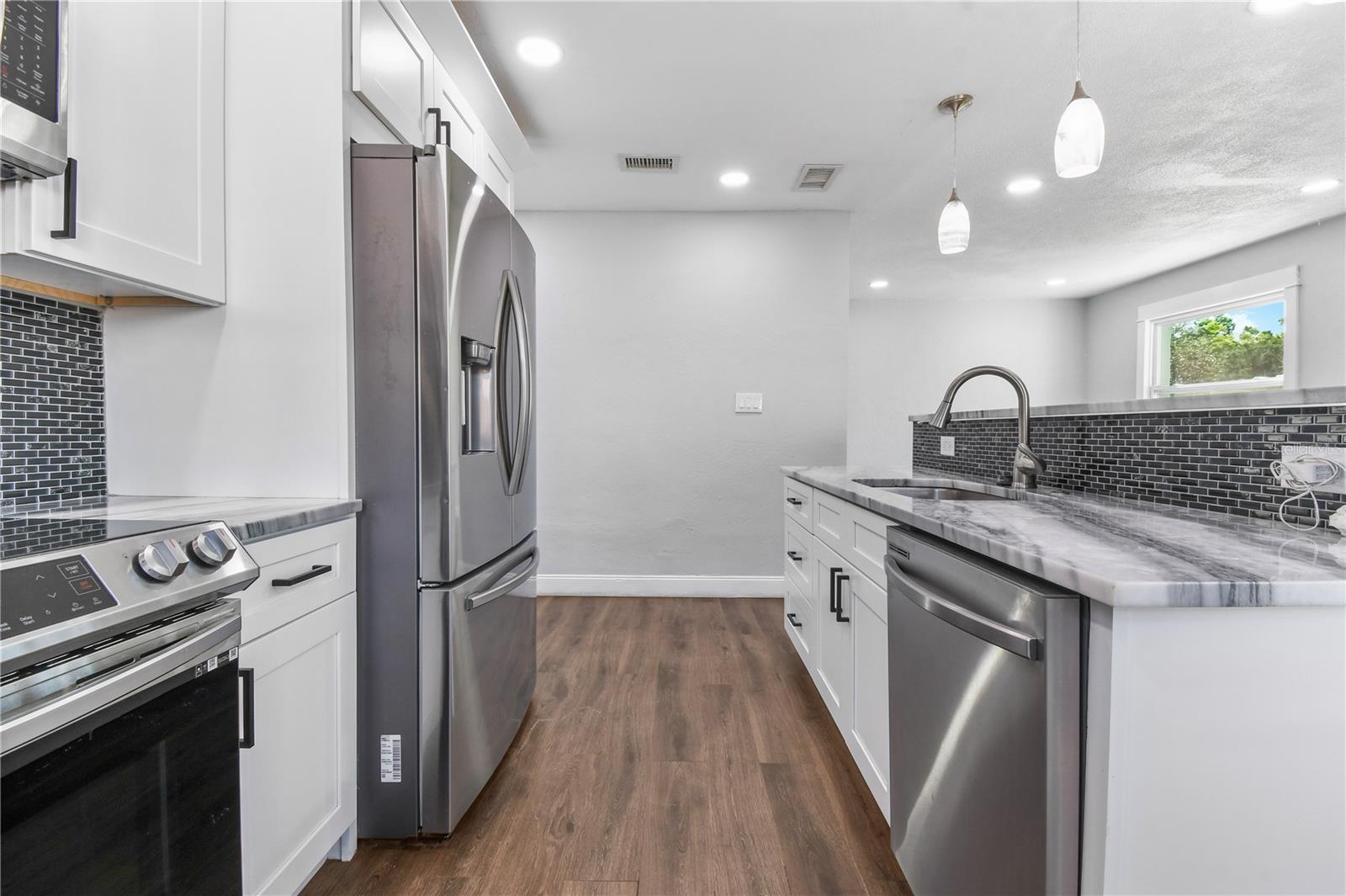 Image 6 of 37 For 2869 36th Avenue N