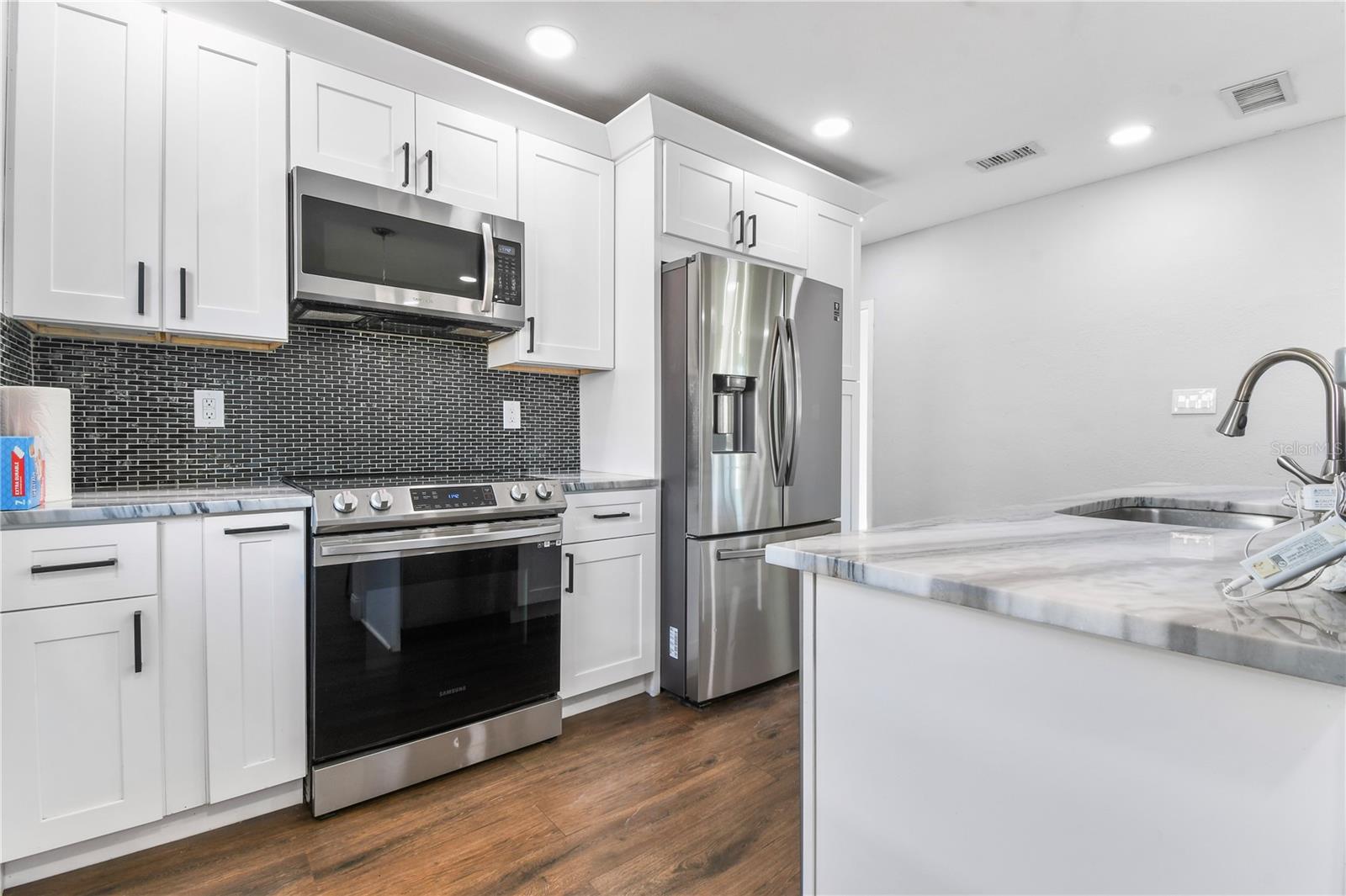 Image 7 of 37 For 2869 36th Avenue N
