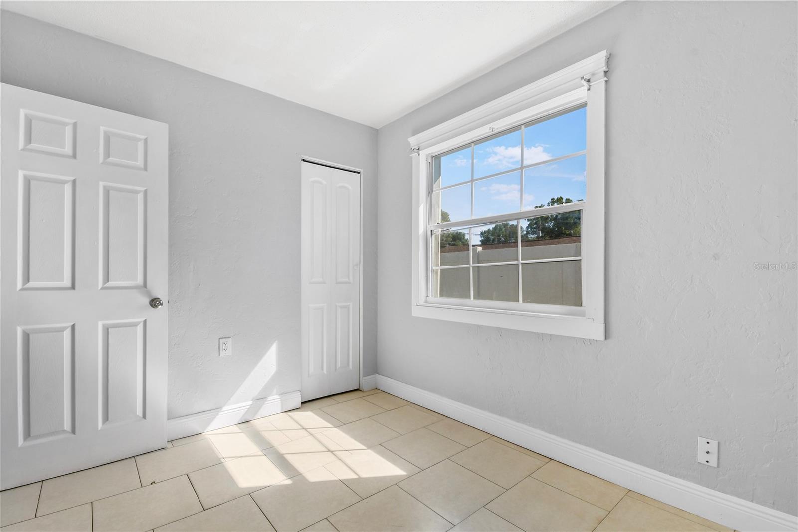 Image 9 of 37 For 2869 36th Avenue N