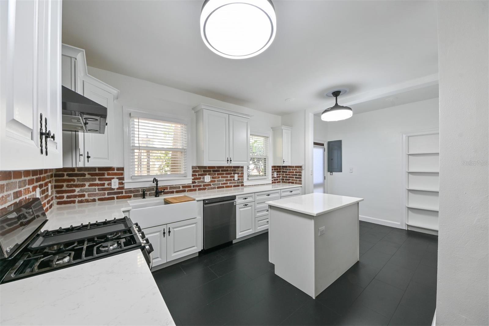 Image 12 of 54 For 101 22nd Avenue N